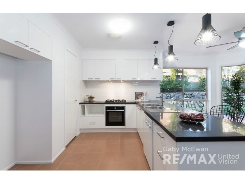 3 Kensington Close, Carindale QLD 4152