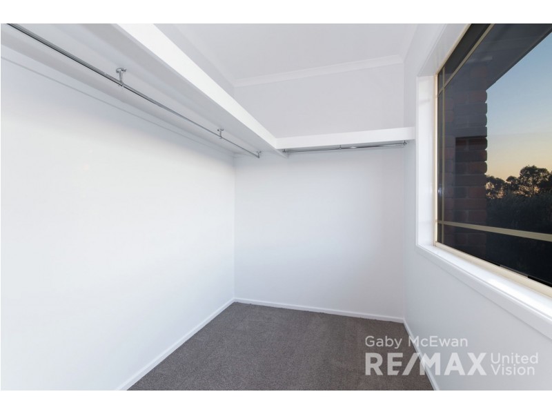 3 Kensington Close, Carindale QLD 4152