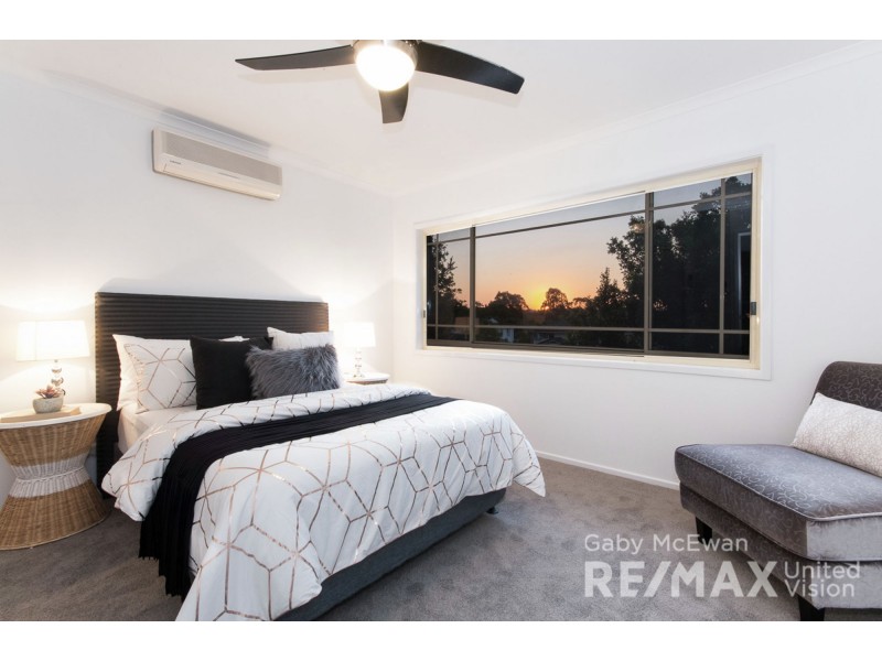 3 Kensington Close, Carindale QLD 4152