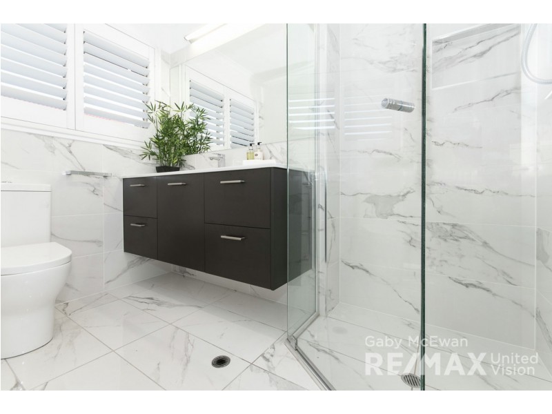 3 Kensington Close, Carindale QLD 4152