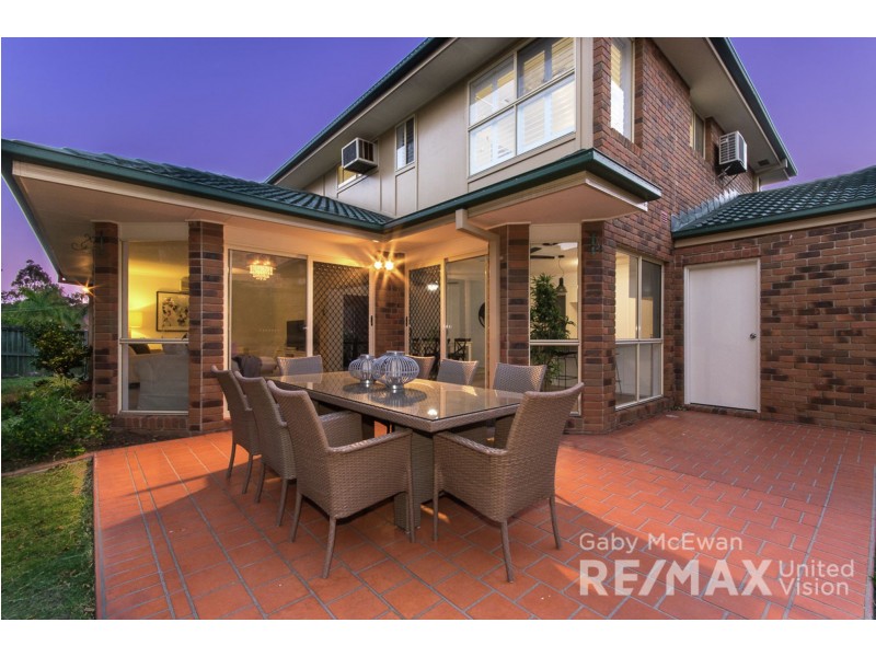 3 Kensington Close, Carindale QLD 4152