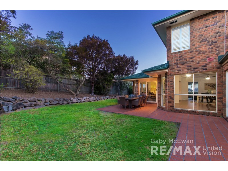 3 Kensington Close, Carindale QLD 4152