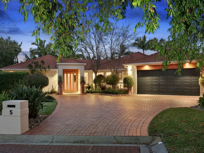 5 Briggs Court, Carindale QLD 4152