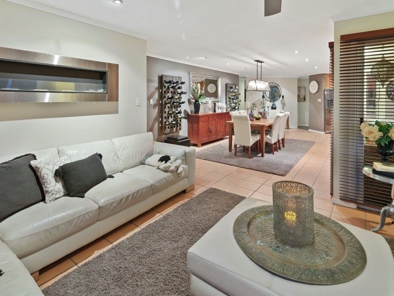 5 Briggs Court, Carindale QLD 4152