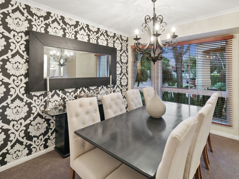 5 Briggs Court, Carindale QLD 4152