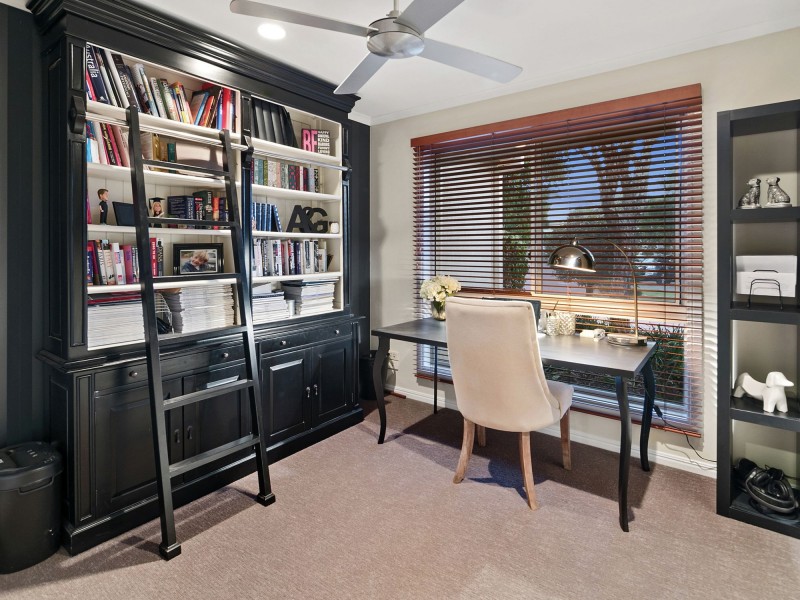 5 Briggs Court, Carindale QLD 4152