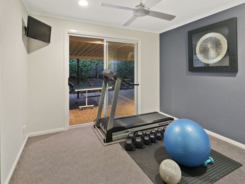 5 Briggs Court, Carindale QLD 4152