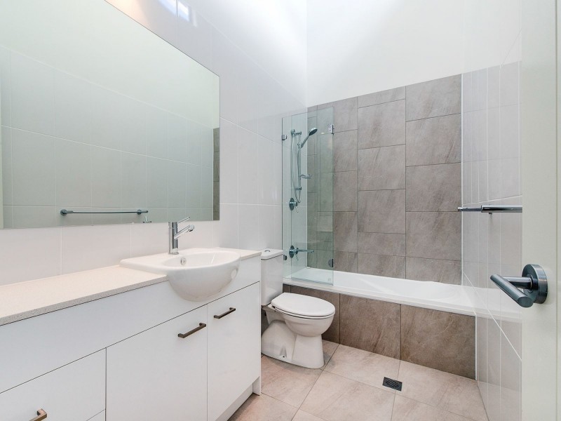 2/8 Murchison Street, Carina QLD 4152