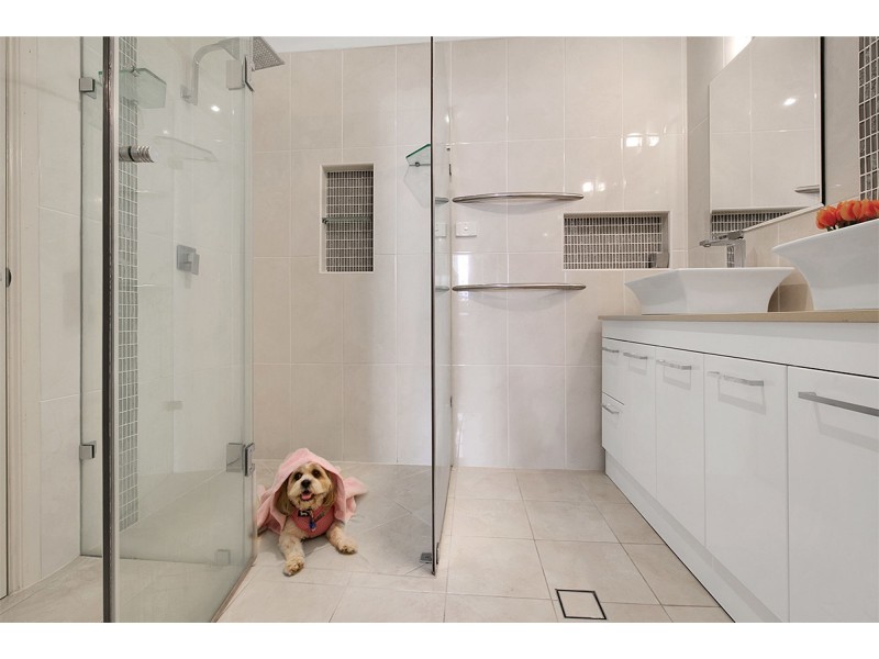 2 51 Adelaide Street, Carina QLD 4152