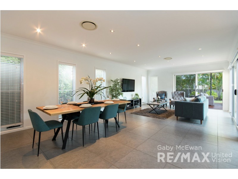 10 Megalong Street, Holland Park West QLD 4121