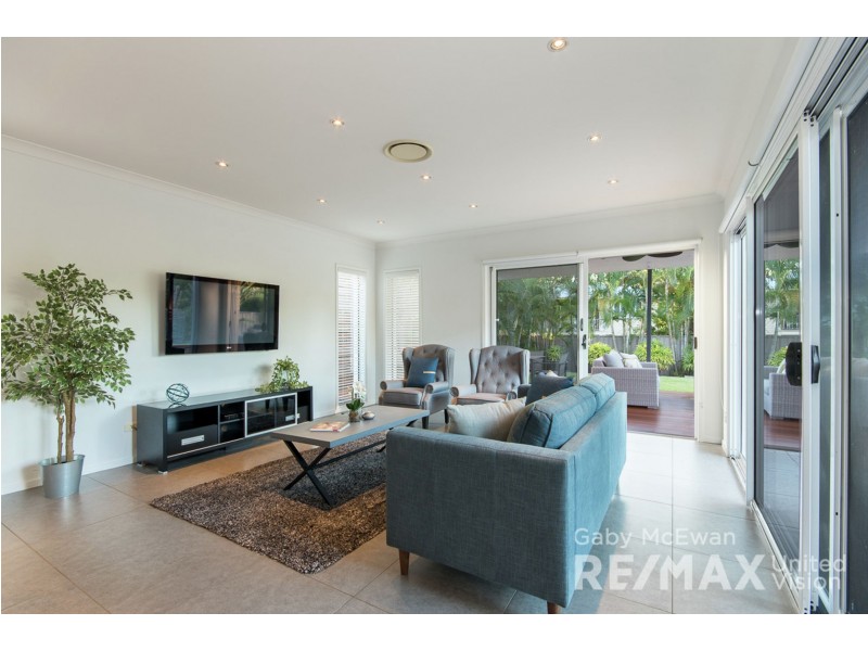 10 Megalong Street, Holland Park West QLD 4121