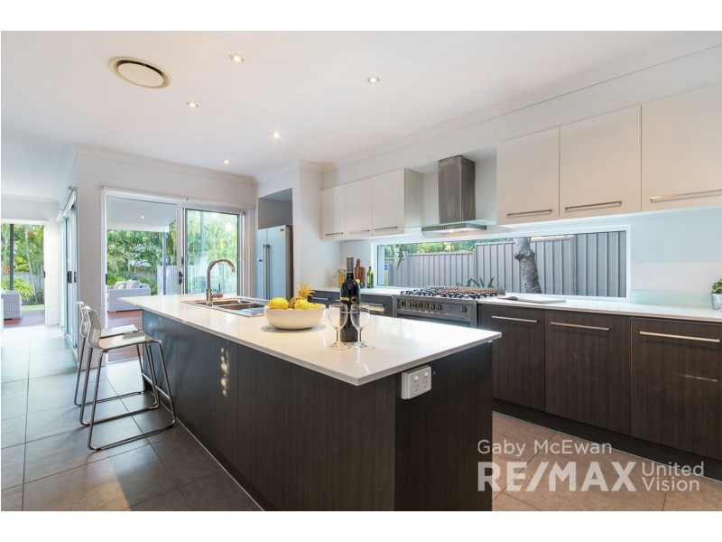 10 Megalong Street, Holland Park West QLD 4121