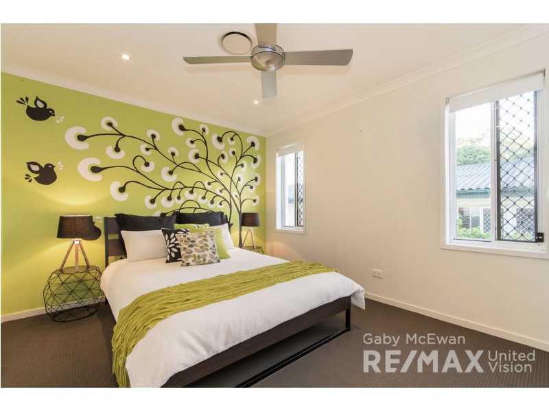 10 Megalong Street, Holland Park West QLD 4121