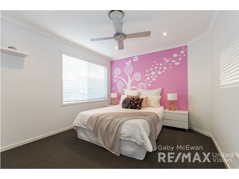 10 Megalong Street, Holland Park West QLD 4121