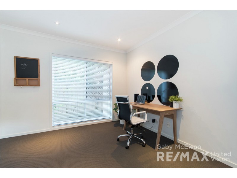 10 Megalong Street, Holland Park West QLD 4121