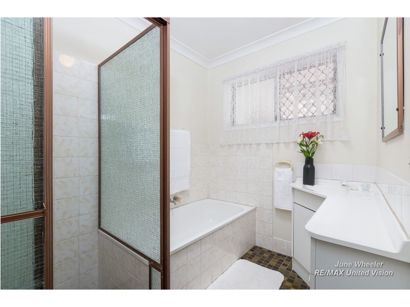 2 Rhuddlan Street, Carindale QLD 4152