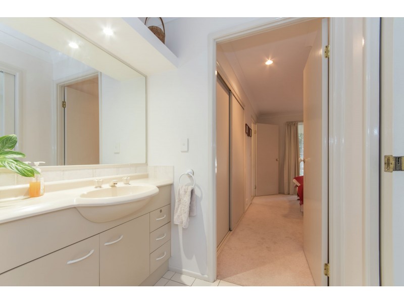 23 Mitchell Place, Belmont QLD 4153