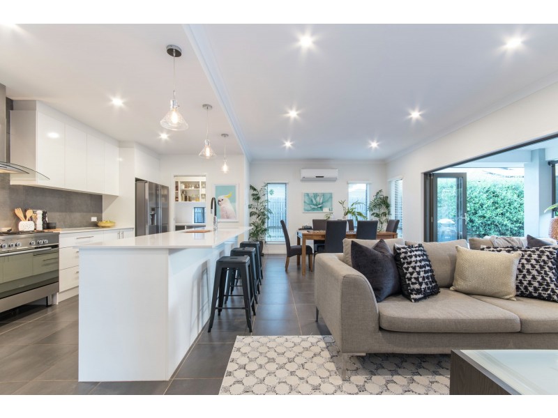 4 Beard Place, Wellington Point QLD 4160