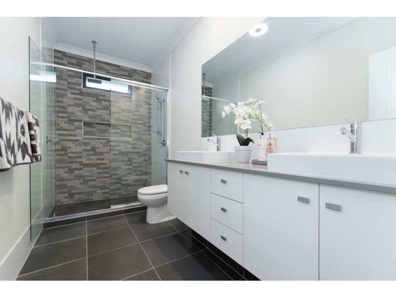 4 Beard Place, Wellington Point QLD 4160