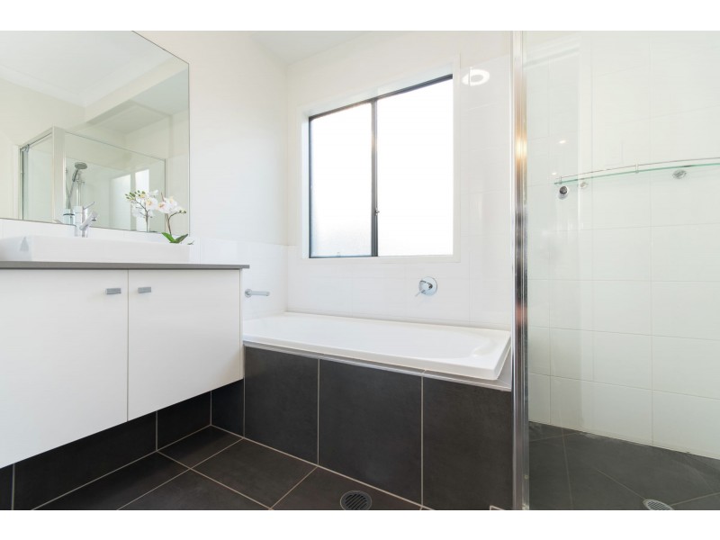 4 Beard Place, Wellington Point QLD 4160