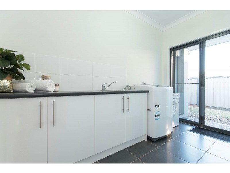 4 Beard Place, Wellington Point QLD 4160