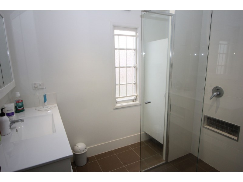 1/102 Dickenson Street, Carina QLD 4152