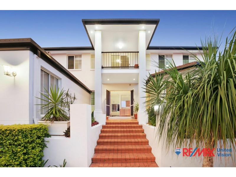 19 Pacific Close, Carindale QLD 4152
