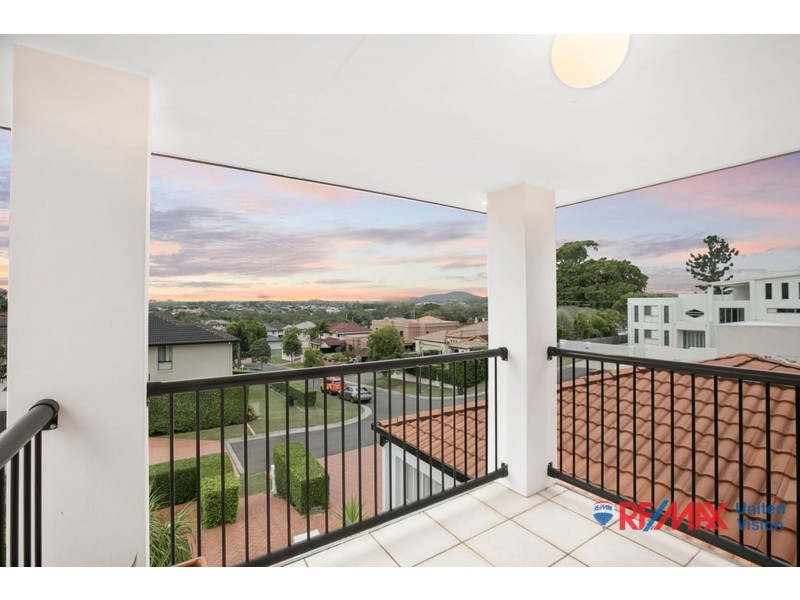 19 Pacific Close, Carindale QLD 4152