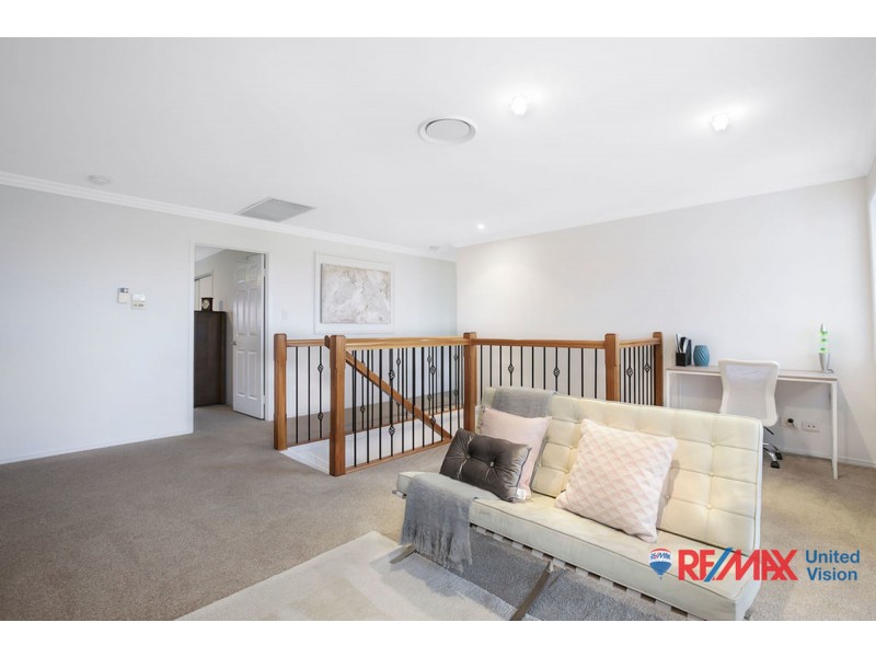 19 Pacific Close, Carindale QLD 4152