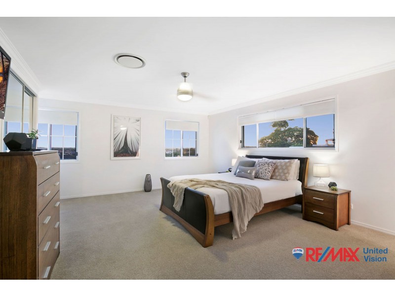 19 Pacific Close, Carindale QLD 4152