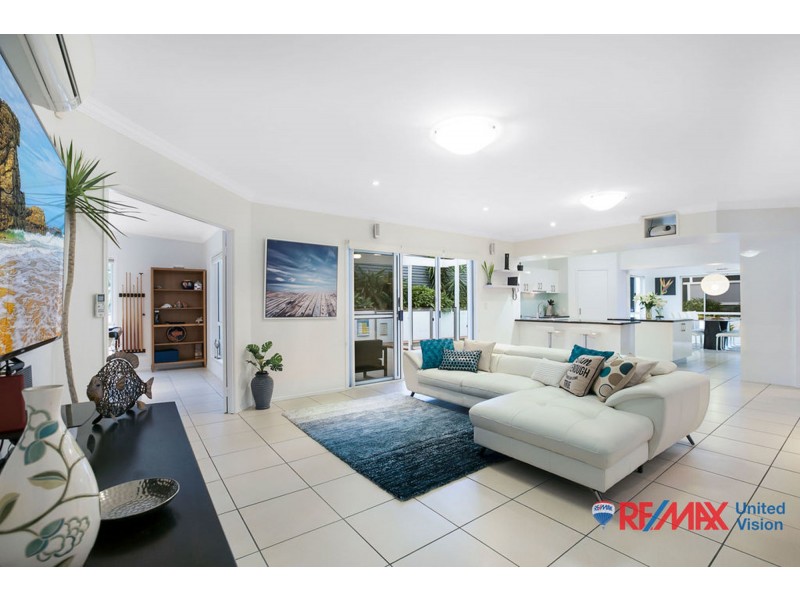 19 Pacific Close, Carindale QLD 4152
