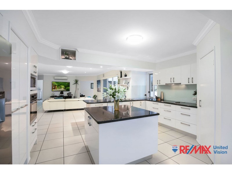 19 Pacific Close, Carindale QLD 4152