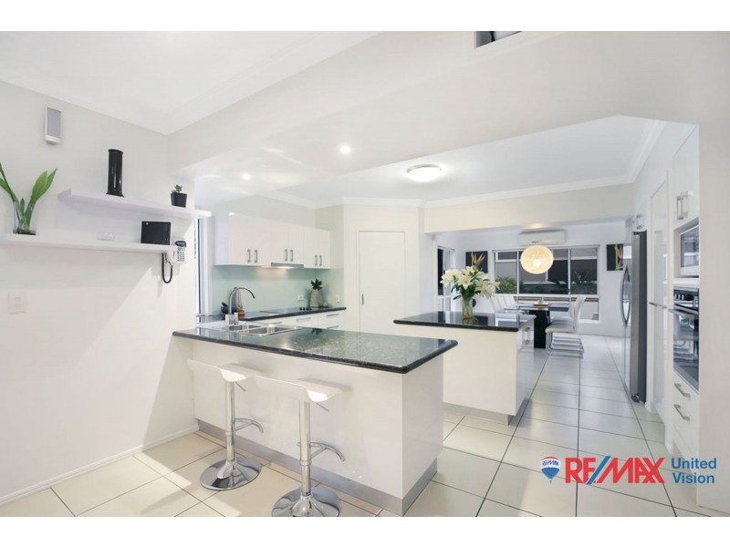 19 Pacific Close, Carindale QLD 4152