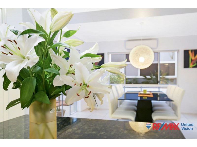19 Pacific Close, Carindale QLD 4152