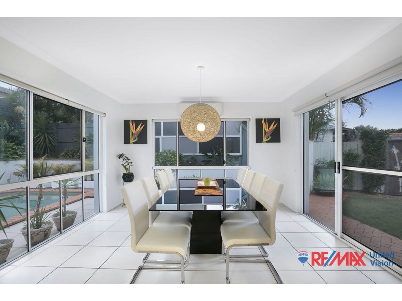 19 Pacific Close, Carindale QLD 4152