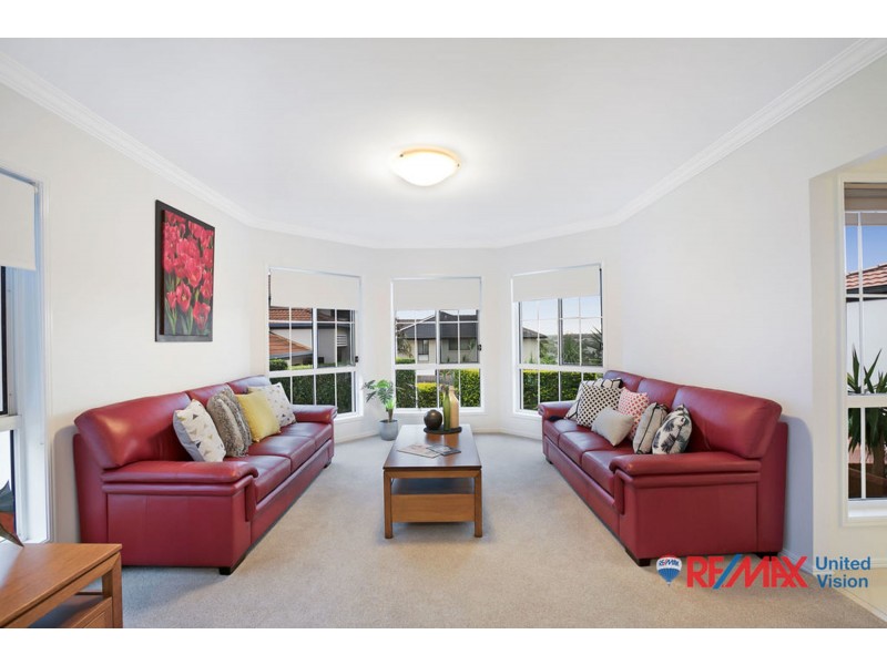19 Pacific Close, Carindale QLD 4152