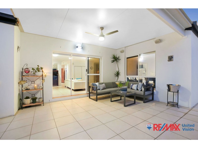 19 Pacific Close, Carindale QLD 4152