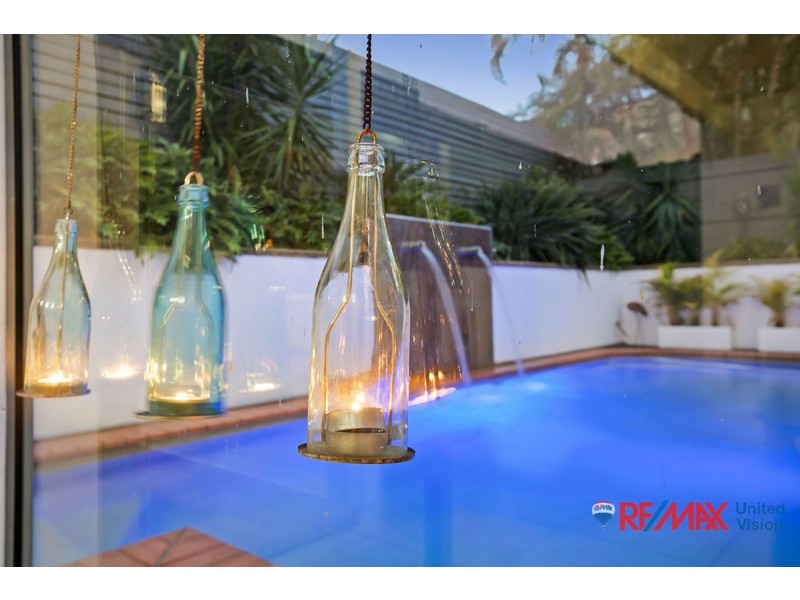 19 Pacific Close, Carindale QLD 4152