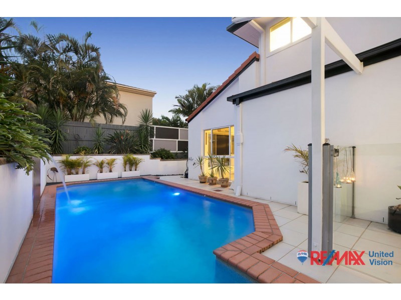 19 Pacific Close, Carindale QLD 4152