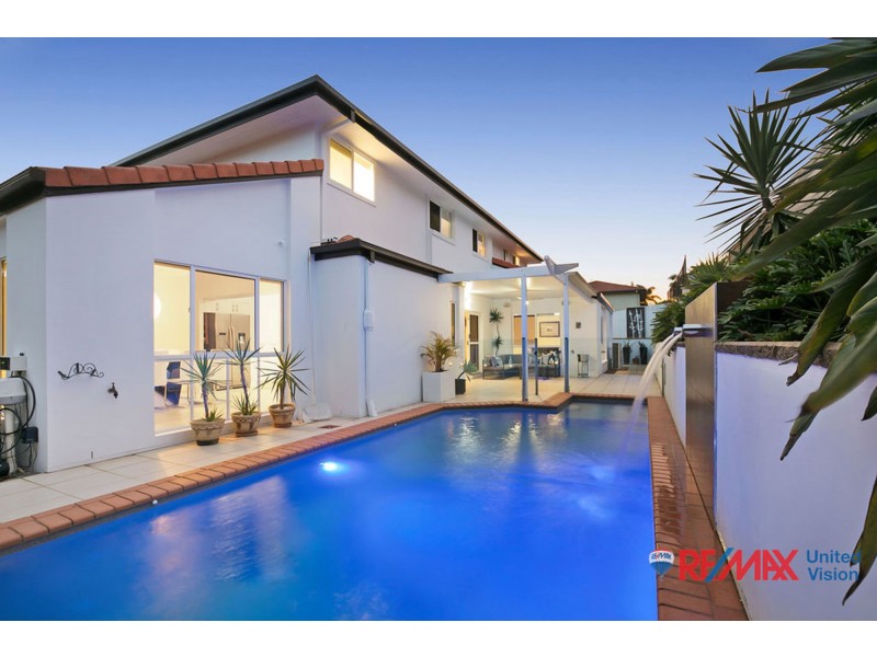 19 Pacific Close, Carindale QLD 4152