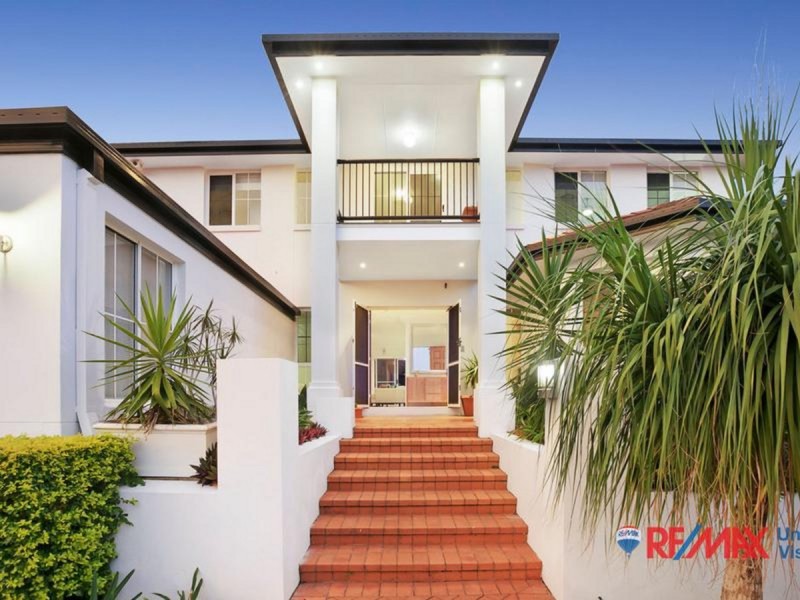 19 Pacific Close, Carindale QLD 4152