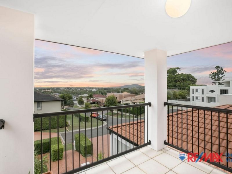 19 Pacific Close, Carindale QLD 4152