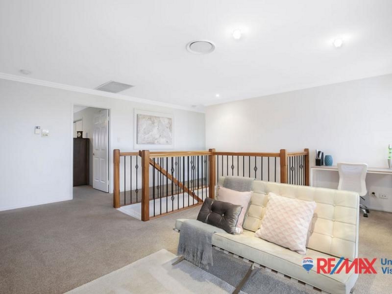 19 Pacific Close, Carindale QLD 4152