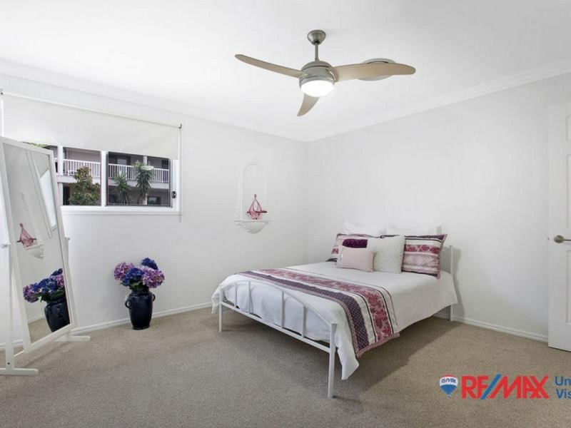 19 Pacific Close, Carindale QLD 4152