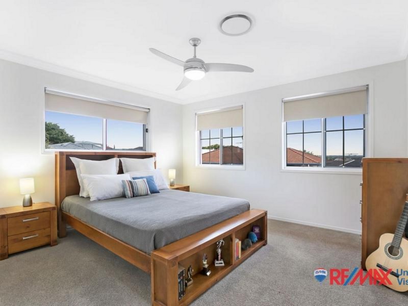 19 Pacific Close, Carindale QLD 4152