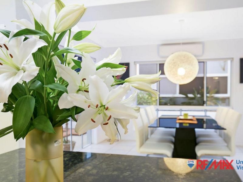 19 Pacific Close, Carindale QLD 4152