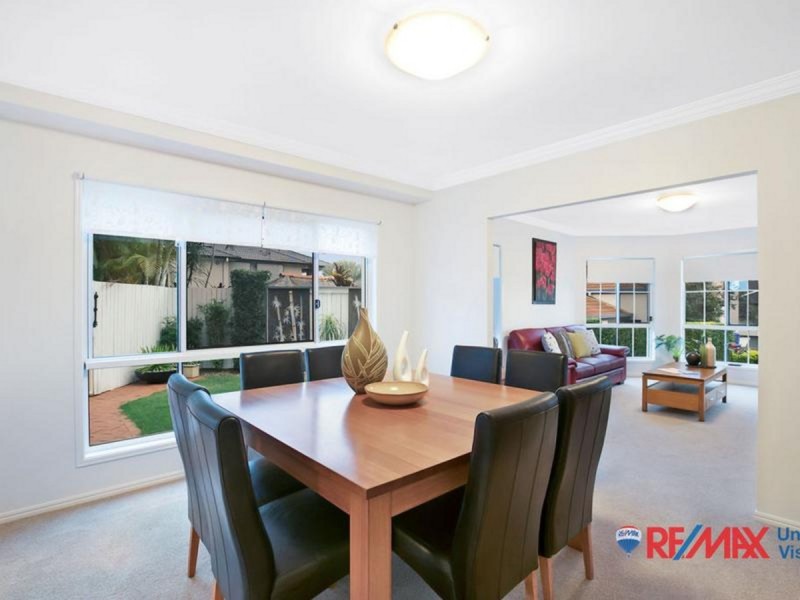 19 Pacific Close, Carindale QLD 4152