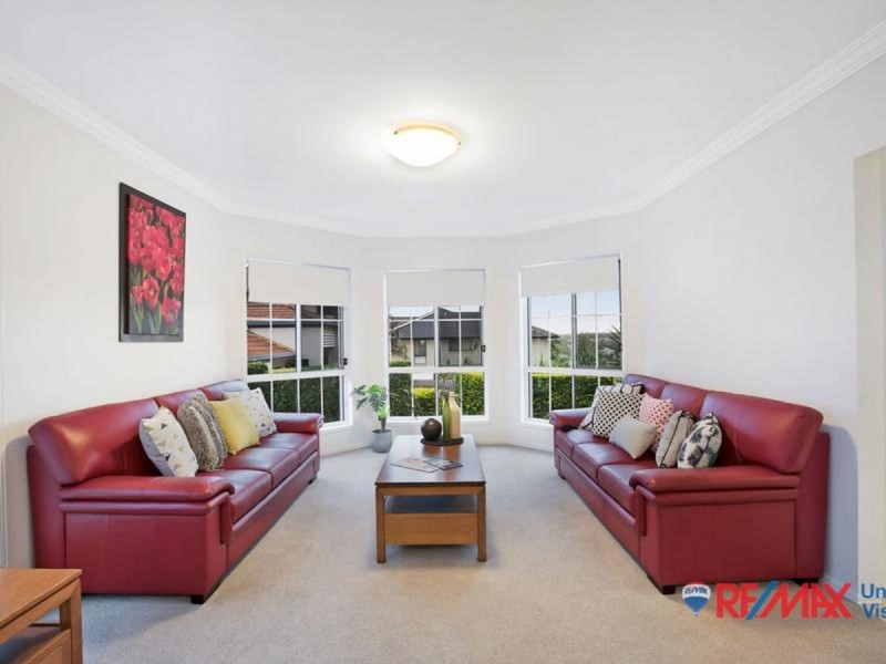 19 Pacific Close, Carindale QLD 4152