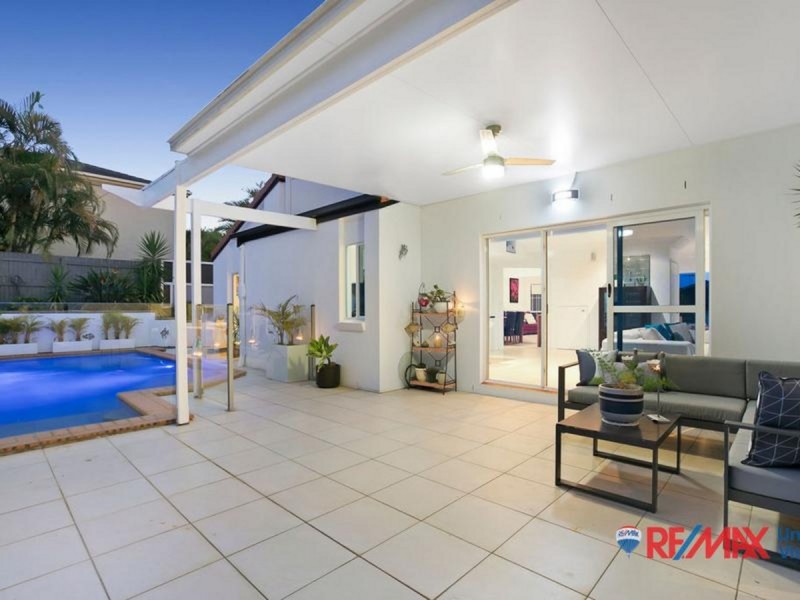 19 Pacific Close, Carindale QLD 4152