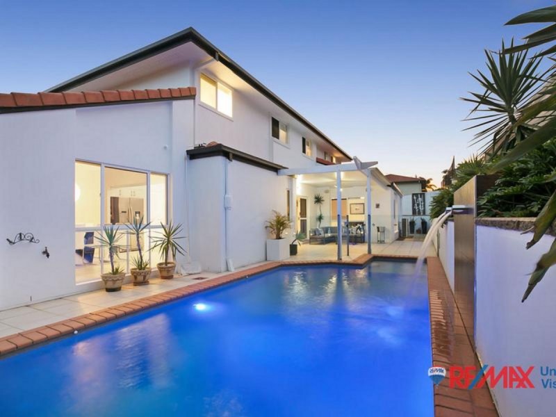 19 Pacific Close, Carindale QLD 4152